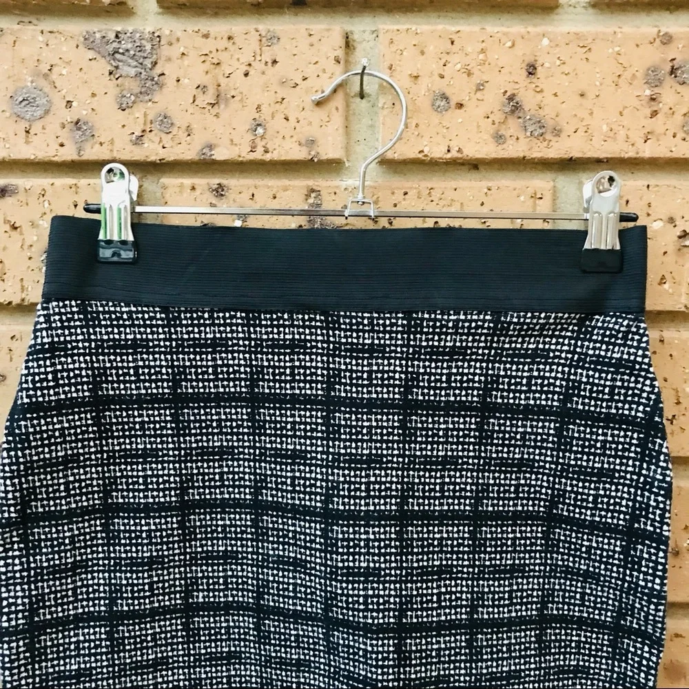 TEMT Size Small Black White Tulip Skirt Casual Work - Picture 2 of 7